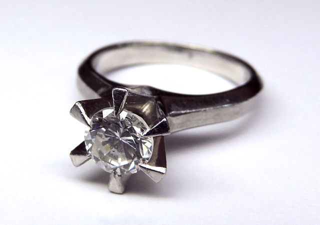K様 （Pt900 大粒ダイヤリングを新たなデザインにリフォーム・リメイク） - ジュエリーリフォーム作品集｜浜松の結婚指輪・浜松市の婚約指輪