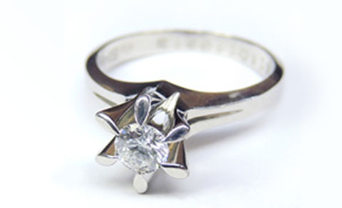 Pt900 20年以上使用した刻印入り婚約指輪