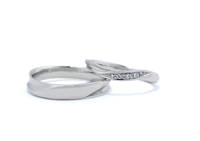 T様 (Pt ウェーブとダイヤの結婚指輪) - 結婚指輪作品集｜アトリエ・フィロンドール（結婚指輪・婚約指輪）