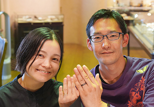 花井様 (YG/Pt ハンマー模様と和紙彫刻の結婚指輪)