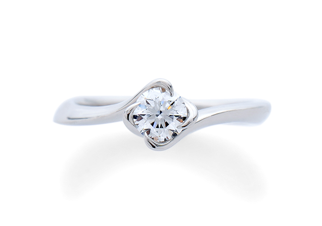 A様 (プラチナ リングと爪が一体になった婚約指輪)