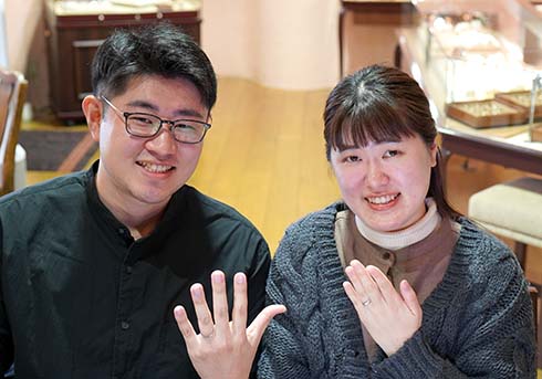 T＆N様 (プラチナ ダイヤとウェーブの婚約指輪＆結婚指輪)
