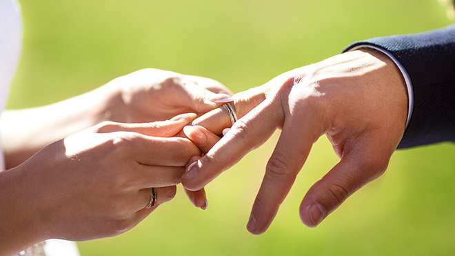 結婚指輪選びは、二人の暮らしを作る第一歩
