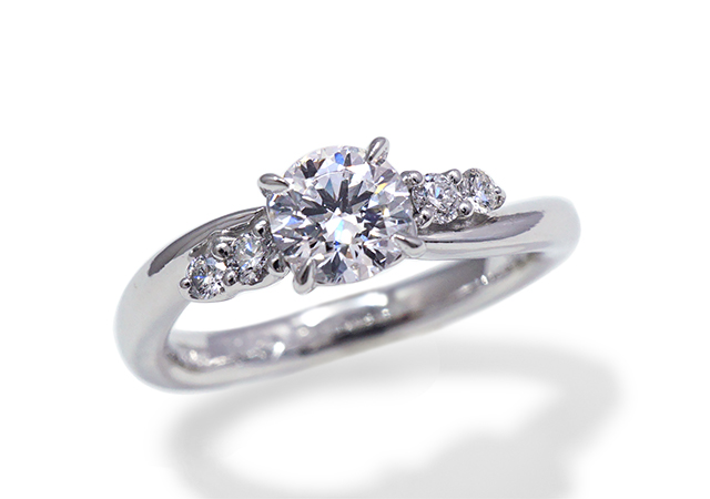 Y様 Pt 5つのダイアモンドがきらめく婚約指輪 婚約指輪作品集 アトリエ フィロンドール 結婚指輪 婚約指輪
