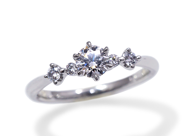 T様 Pt 5つのダイヤがきらめく婚約指輪 婚約指輪作品集 アトリエ フィロンドール 結婚指輪 婚約指輪