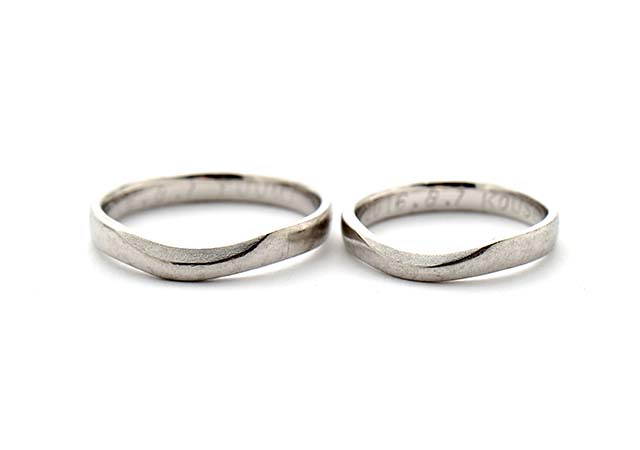プラチナ製結婚指輪に5石の誕生石を追加加工