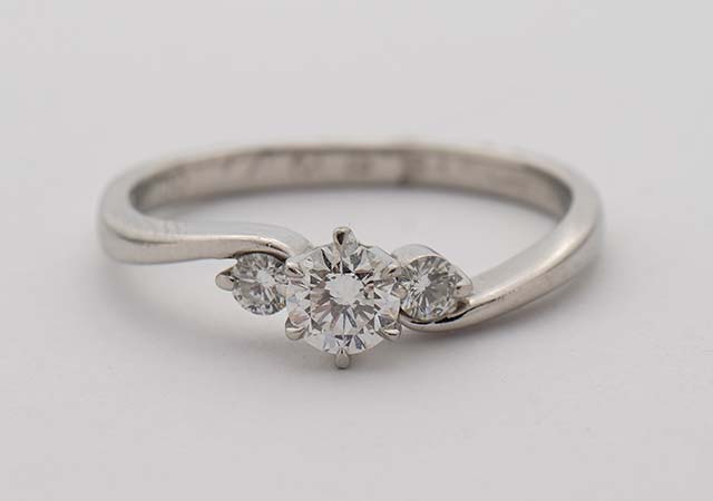 M様 (プラチナ ダイヤの婚約指輪をペンダントトップにリフォーム)