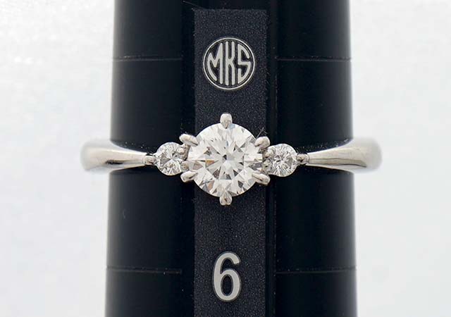 プラチナ製ダイヤ婚約指輪のサイズ直し