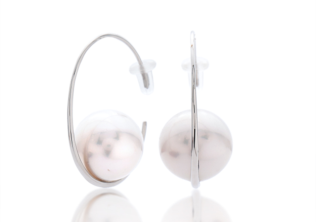 F様 (プラチナ 南洋真珠のペアルースをピアスに)