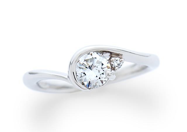 T様 (プラチナ ダイヤ婚約指輪を指輪とピアスへリフォーム)