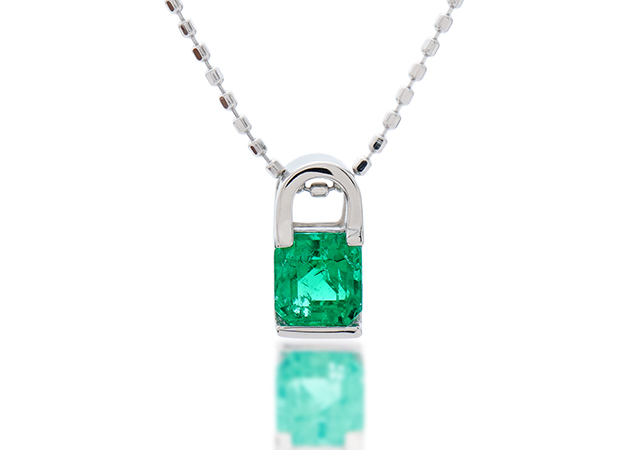 Y様 (プラチナ エメラルドの指輪を、すっきりとしたネックレスへリフォーム)