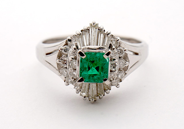 Y様 (プラチナ エメラルドの指輪を、すっきりとしたネックレスへリフォーム)