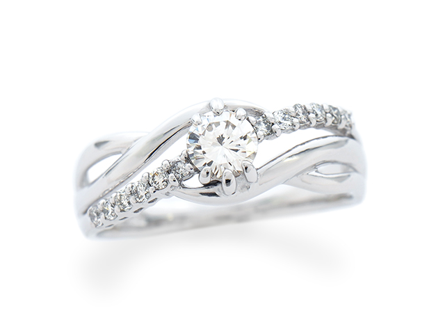 ホワイトゴールド製指輪ダイヤ外れ修理