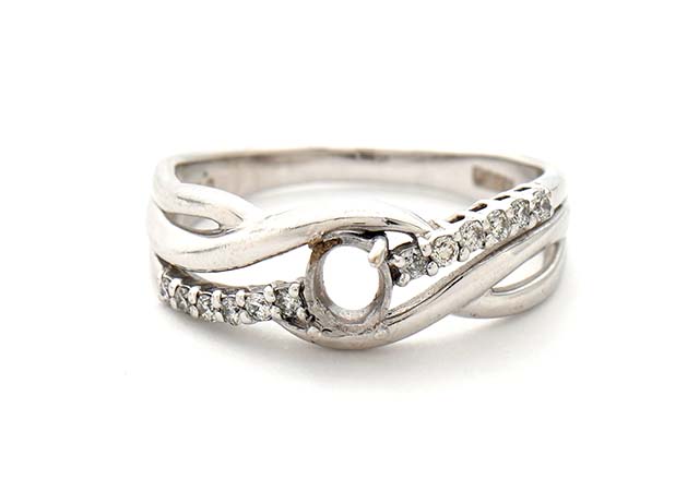 ホワイトゴールド製指輪ダイヤ外れ修理