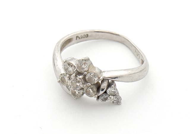 プラチナ製ダイヤ指輪の変形修理