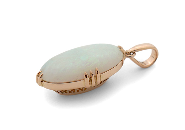 T様 (K18 オパールの指輪をペンダントへリフォーム)