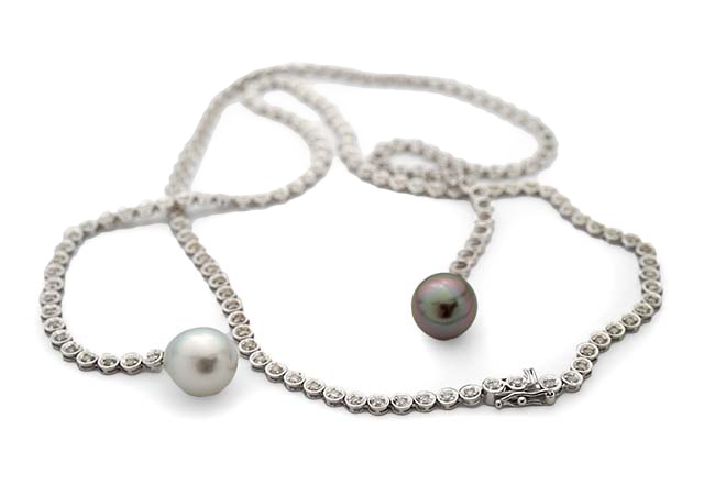 K18ホワイトゴールド製 黒蝶白蝶真珠ダイヤテニスネックレス