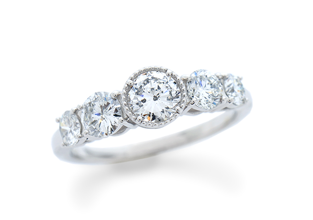 K様 (プラチナ ダイヤ5石の指輪をリフォーム)