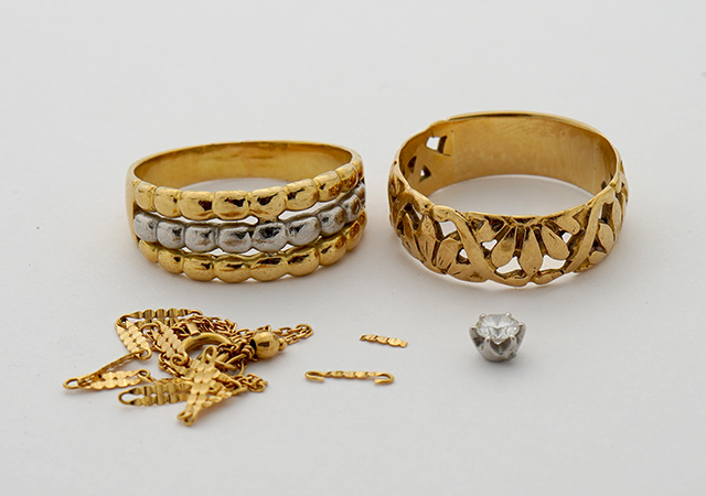 I様 (K18 古いジュエリーパーツをダイヤの指輪にリフォーム)