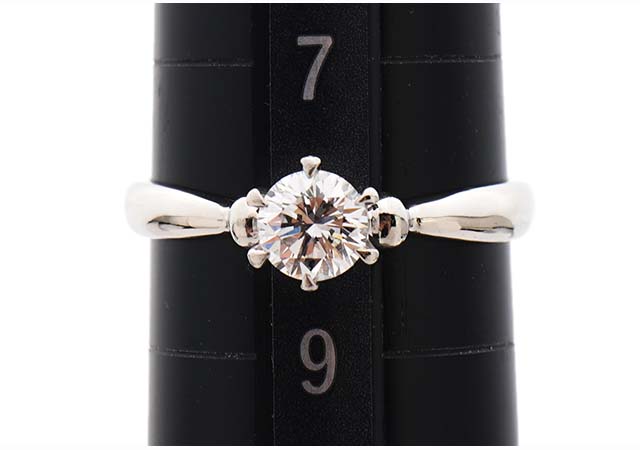 プラチナ製ダイヤ婚約指輪のサイズ直し